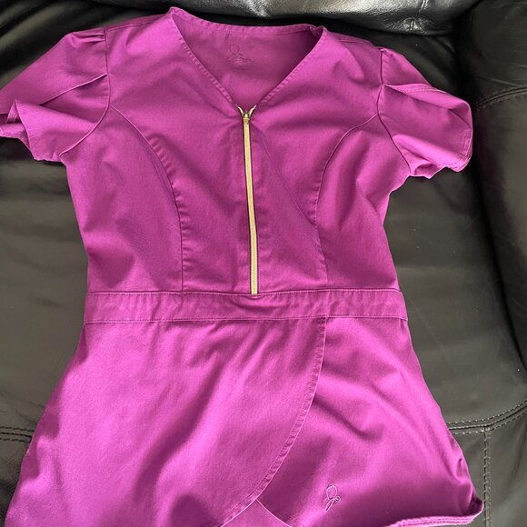 Jaanuu XS Tulip plum scrub top - Picture 4 of 4